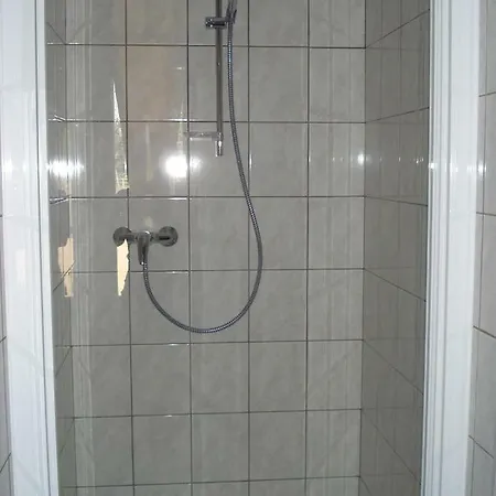 La Tuilerie לינה וארוחת בוקר 3*
